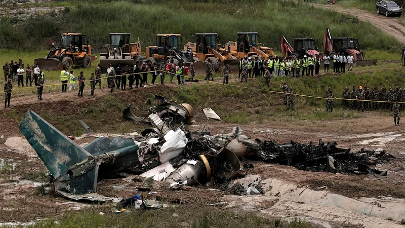 Hiện trường máy bay rơi. (Ảnh: Reuters)