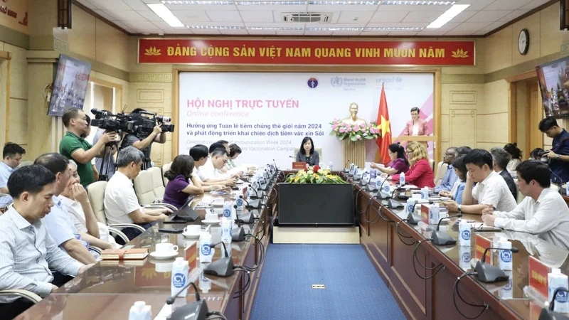 Quang cảnh Hội nghị trực tuyến hưởng ứng Tuần lễ tiêm chủng thế giới năm 2024 và phát động chiến dịch tiêm vaccine sởi.