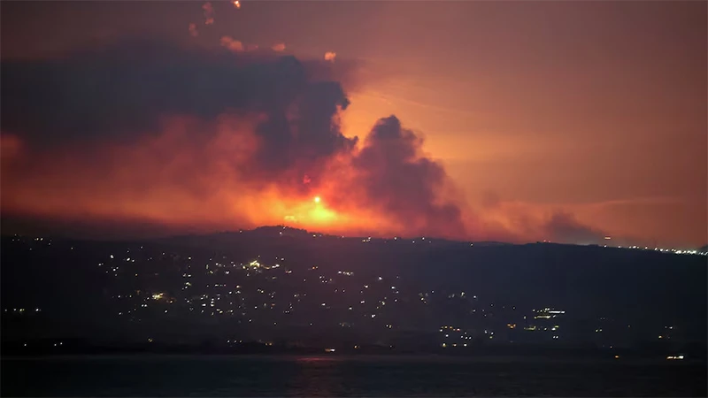 Khói lửa bốc lên ở khu vực Lebanon giáp Israel, ngày 25/8/2024. (Ảnh: Reuters)