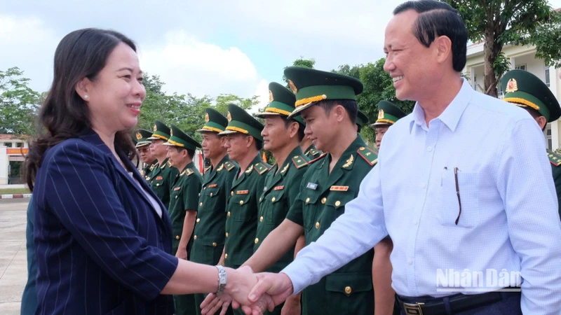 Phó Chủ tịch nước Võ Thị Ánh Xuân thăm, động viên cán bộ, chiến sĩ Đồn Biên phòng cửa khẩu Hoàng Diệu và huyện Bù Đốp.