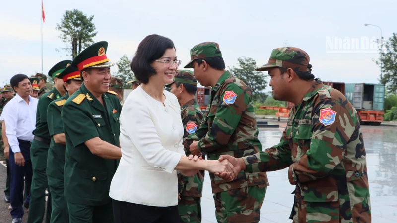 Lãnh đạo tỉnh Bình Phước cảm ơn lực lượng nước bạn tại lễ xuất quân.
