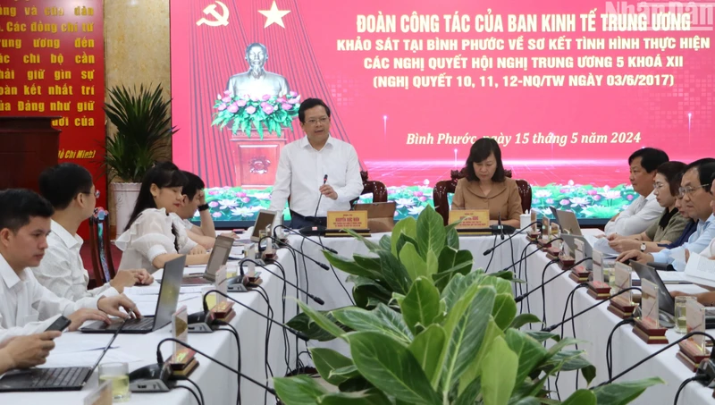 Đồng chí Nguyễn Đức Hiển, Phó Trưởng Ban Kinh tế Trung ương phát biểu tại buổi làm việc với tỉnh Bình Phước.