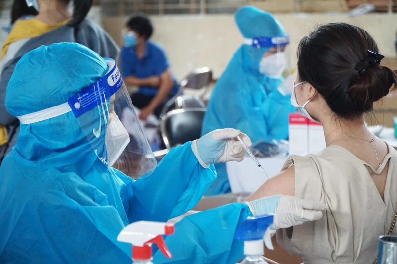 TP Hồ Chí Minh tiếp tục tiêm vaccine Covid-19 cho người dân. Ảnh: TN