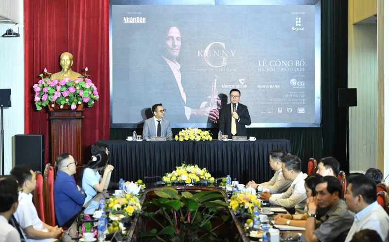Lễ công bố sự kiện Kenny G Live In Vietnam tại trụ sở Báo Nhân Dân, ngày 9/10. Ảnh: Nguyễn Đăng