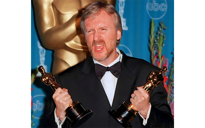 James Cameron luôn tỏa sáng với phong cách độc đáo riêng biệt.