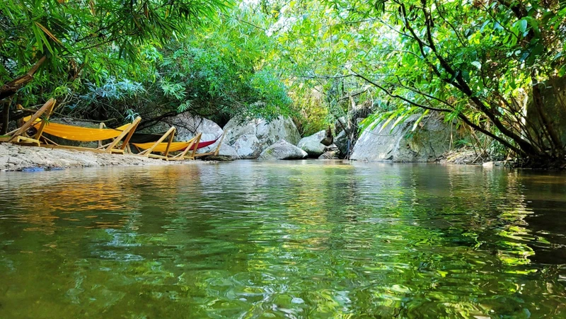 Một góc Khu du lịch Làng Nhỏ - hồ Láng Nhớt. 