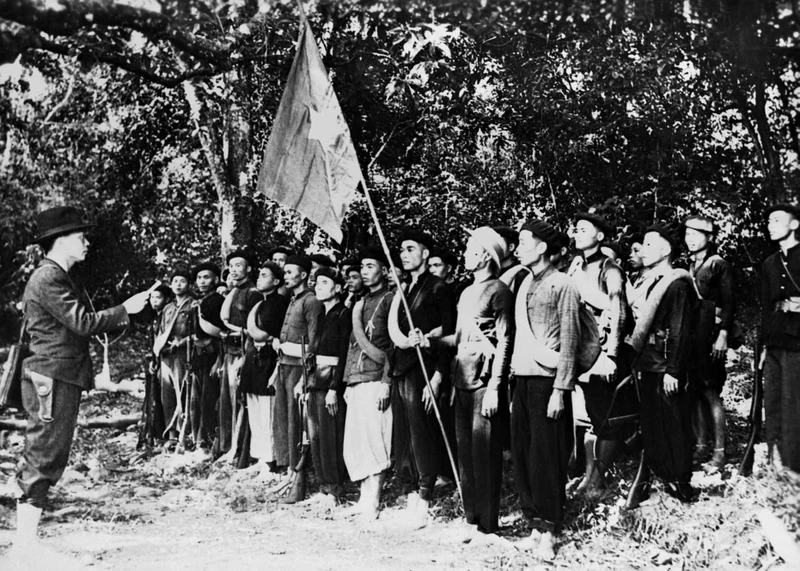 Lễ thành lập Đội Việt Nam Tuyên truyền Giải phóng quân, ngày 22/12/1944. Ảnh: Tư liệu TTXVN