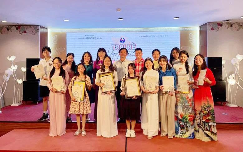Lễ trao giải kể chuyện bằng tiếng Việt do Bộ Ngoại giao tổ chức.