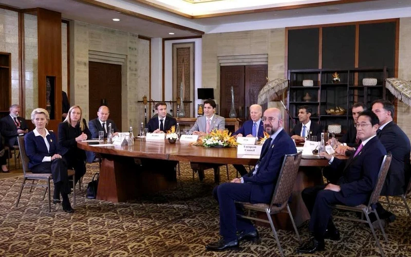 Các nhà lãnh đạo G7 họp tại Bali.