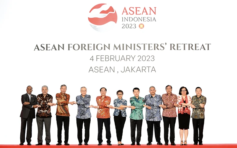 Các Bộ trưởng Ngoại giao ASEAN tại hội nghị ở Indonesia. (Ảnh Bộ Ngoại giao)