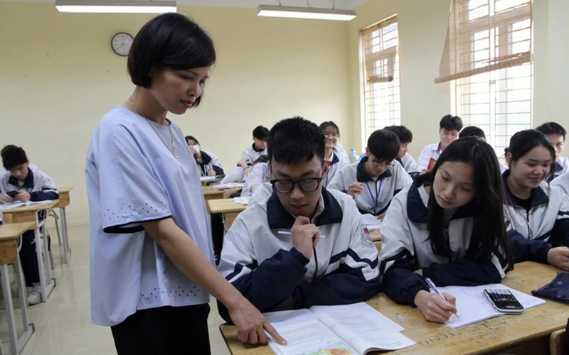 Giờ học ôn tập của học sinh lớp 12 Trường THPT Trương Ðịnh, quận Hoàng Mai, Hà Nội. (Ảnh VÂN ANH)