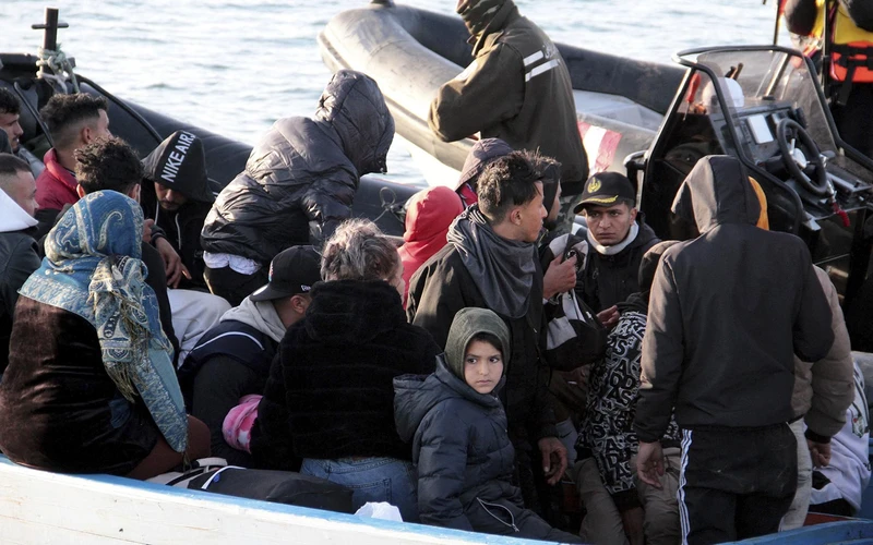 Thuyền chở người di cư ở ngoài khơi bờ biển Sfax của Tunisia.