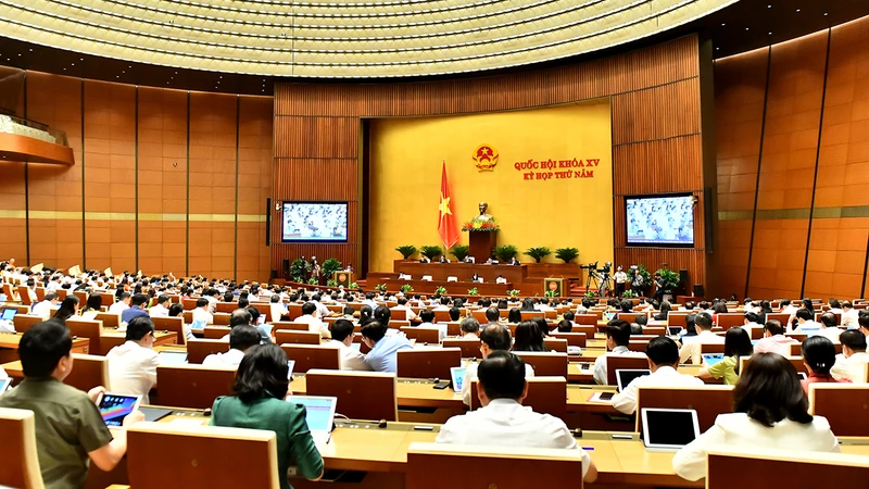 Các đại biểu tham dự kỳ họp thứ 5, Quốc hội khóa XV tại hội trường Diên Hồng. (Ảnh NGUYỄN ĐĂNG) 