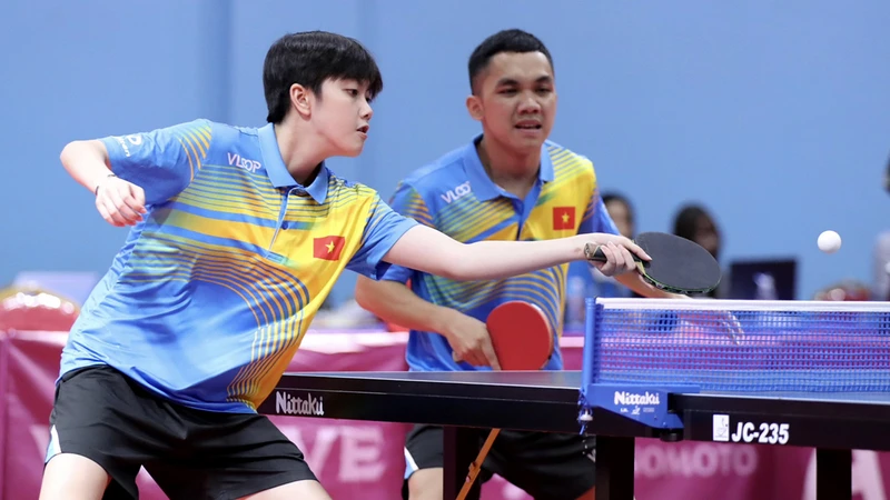 Cặp vận động viên Ðinh Anh Hoàng - Trần Mai Ngọc giành ngôi vô địch bóng bàn đôi nam nữ tại SEA Games 32.