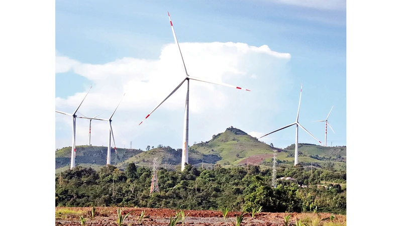 Nhà máy Ðiện gió Ea Nam đi vào hoạt động bảo đảm cung cấp điện cho tỉnh Ðắk Lắk và khu vực kinh tế trọng điểm vùng Tây Nguyên cũng như bảo đảm an ninh năng lượng quốc gia.