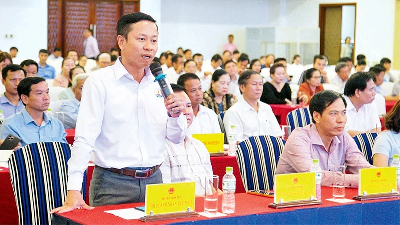 Tại một buổi đối thoại với lãnh đạo tỉnh Quảng Trị, nhiều ý kiến doanh nghiệp bày tỏ mong muốn được tạo điều kiện thuận lợi về phát triển đảng viên trong doanh nghiệp ngoài nhà nước.