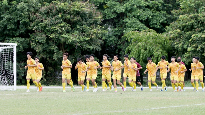 Ðội tuyển U23 Việt Nam tập luyện trước trận bán kết với U23 Malaysia. (Ảnh VFF)