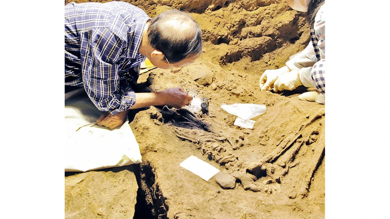 Hiện trường khai quật khảo cổ Hang Ðội 4 thuộc Danh thắng Tam Chúc.