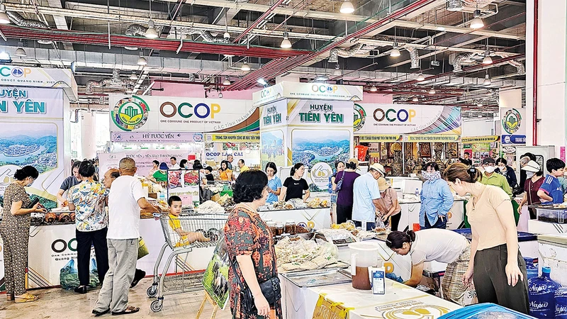Nhiều sản phẩm nông nghiệp tiêu biểu của Quảng Ninh được người tiêu dùng đón nhận.