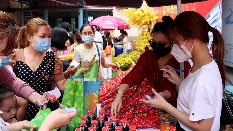 Chương trình “Phiên chợ 0 đồng” trở thành hoạt động hằng năm mỗi dịp Xuân về tại Bệnh viện Nhi đồng 1, Thành phố Hồ Chí Minh. (Ảnh YẾN NGỌC)