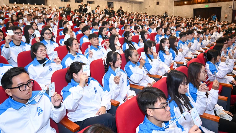 Các đại biểu dự Ðại hội toàn quốc Hội Sinh viên Việt Nam lần thứ 11. (Ảnh DUY LINH)