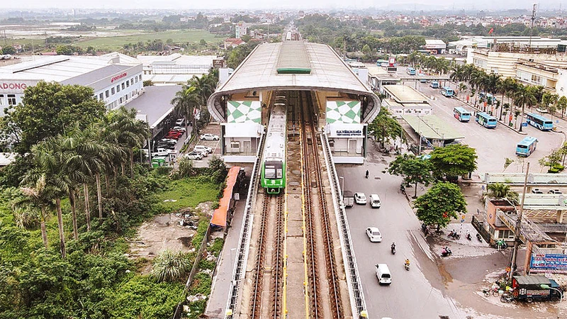 Tuyến đường sắt Cát Linh-Hà Ðông sau hơn 12 năm triển khai xây dựng mới có thể bàn giao và đưa vào vận hành.