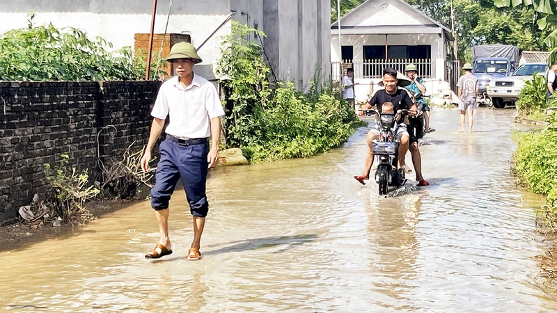 Ngập lụt kéo dài tại huyện Chương Mỹ cuối tháng 7/2024.