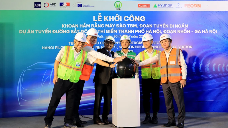 Lễ khởi công khoan hầm bằng máy đào TBM Dự án Metro Line 3 Hà Nội.