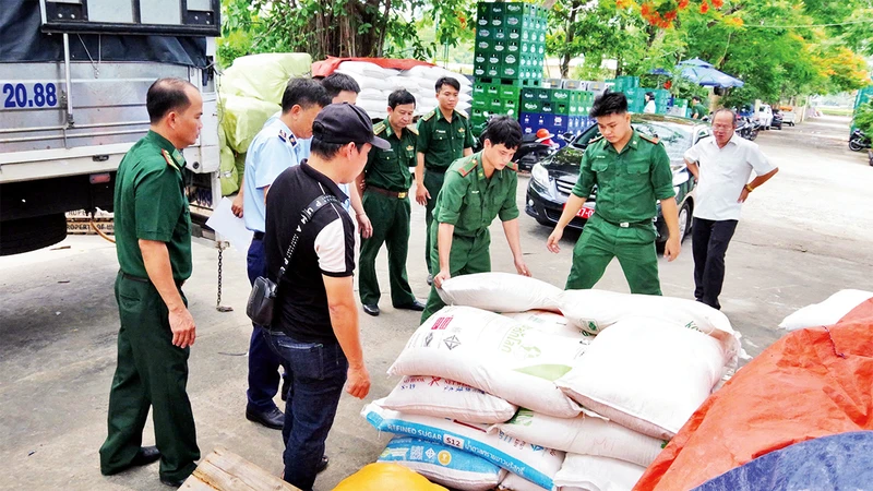 Lực lượng liên ngành phát hiện hàng tấn đường cát nghi nhập lậu tại một cửa hàng tạp hóa ở thành phố Vũng Tàu (tỉnh Bà Rịa-Vũng Tàu).