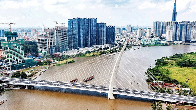 Thành phố Hồ Chí Minh có nhiều điều kiện, nguồn lực để phát triển, đóng góp cho sự phát triển của đất nước. Trong ảnh: Một góc Thành phố Hồ Chí Minh hôm nay. (Ảnh THÀNH ÐẠT)