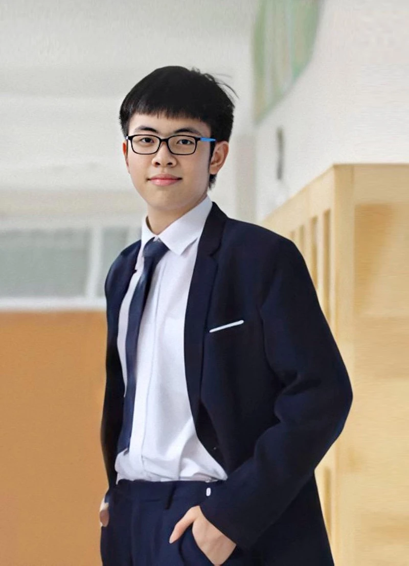 Phạm Nguyễn Minh Tuấn, học sinh lớp 11 Trường trung học phổ thông chuyên Khoa học Tự nhiên, Huy chương Vàng Olympic Hóa học quốc tế 2022.