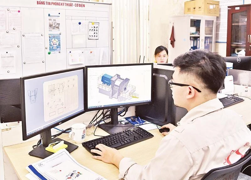 Ứng dụng công nghệ thông tin trong thiết kế các sản phẩm quạt công nghiệp tại Công ty Tomeco An Khang. (Ảnh ĐĂNG DUY)