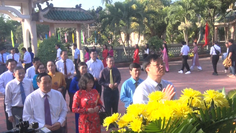 Lãnh đạo tỉnh Đồng Nai dâng hương tại Lễ Tết thầy.