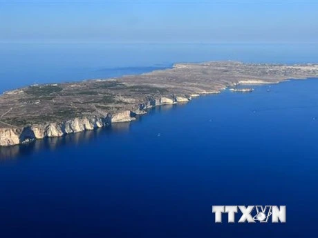 Đảo Lampedusa của Italia, điểm đến của những người di cư trong những năm gần đây. (Ảnh: AFP/TTXVN)