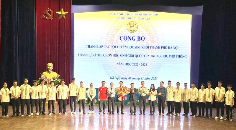 Hà Nội: Ra mắt đội tuyển dự thi học sinh giỏi quốc gia trung học phổ thông