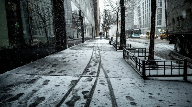 Tuyết rơi liên tục suốt nhiều giờ tại New York. (Nguồn: ABC News)