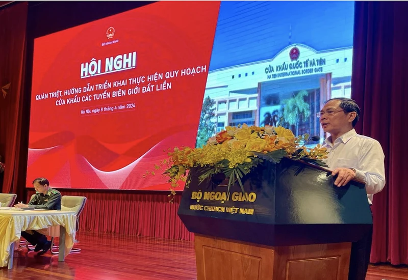 Bộ trưởng Ngoại giao Bùi Thanh Sơn phát biểu chỉ đạo Hội nghị