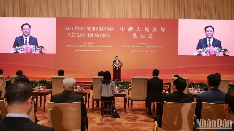 Chủ tịch Quốc hội Vương Đình Huệ phát biểu tại Gặp gỡ hữu nghị nhân dân Việt Nam-Trung Quốc.