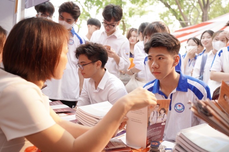 Thí sinh tham gia ngày hội tuyển sinh, tư vấn trong mùa thi (Ảnh minh hoạ)