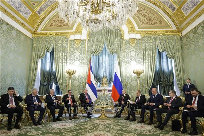  Tổng thống Nga Vladimir Putin và Chủ tịch nước Cuba Miguel Diaz Canel trong cuộc hội đàm ở Moskva ngày 9/5. Ảnh: AFP/TTXVN