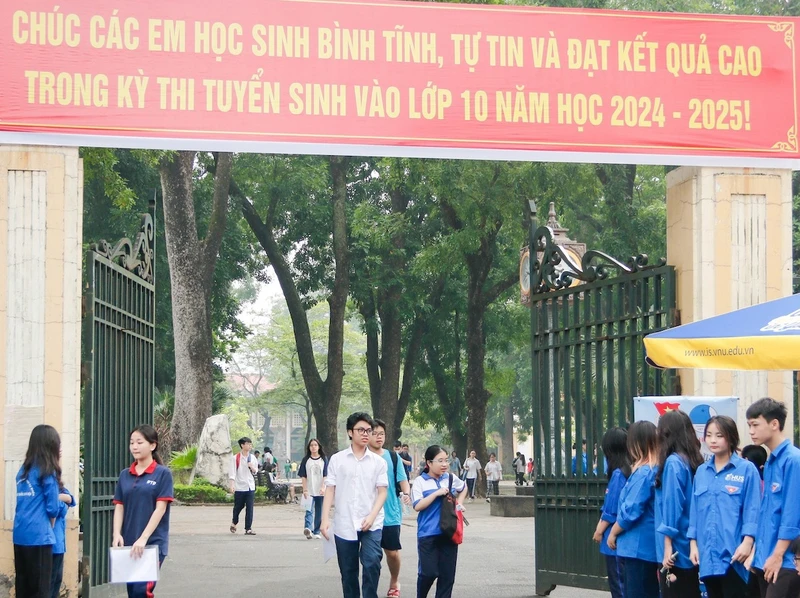 (Ảnh: Trường THPT Chu Văn An, Hà Nội)