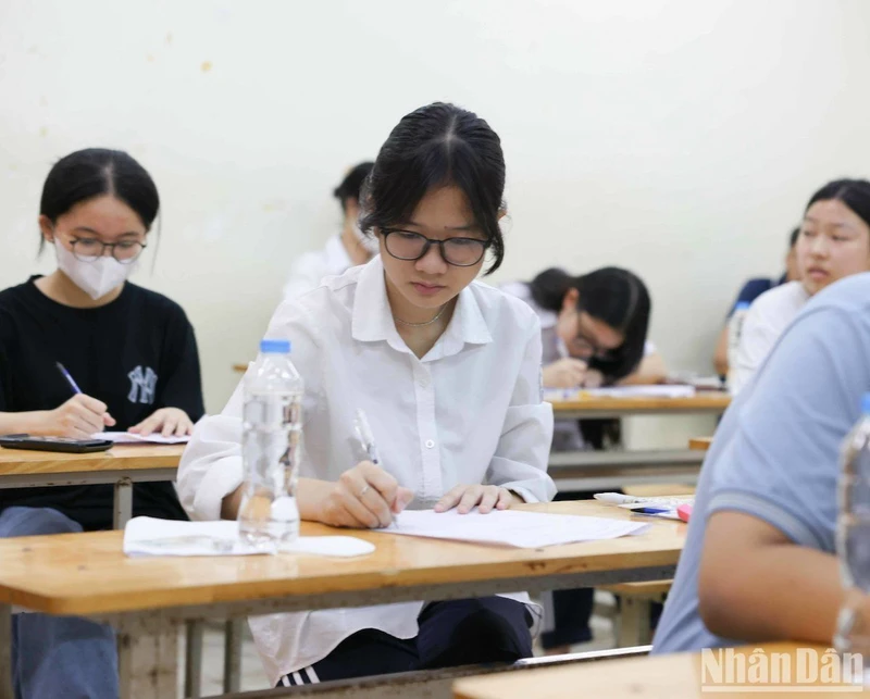 Thí sinh tại kỳ thi tuyển sinh vào lớp 10 năm học 2024-2025 của Hà Nội. (Ảnh: ĐẠI THẮNG)