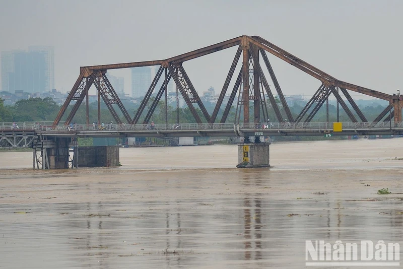 Nước lên cao tại khu vực sông Hồng (Hà Nội) 10/9 (Ảnh: THẾ ĐẠI)