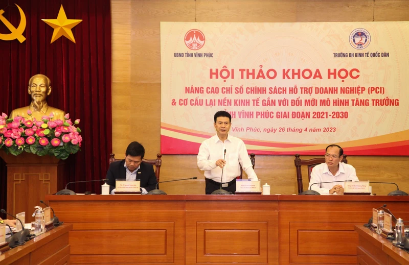 Ông Vũ Chí Giang, Phó Chủ tịch Ủy ban nhân dân tỉnh Vĩnh Phúc phát biểu ý kiến.