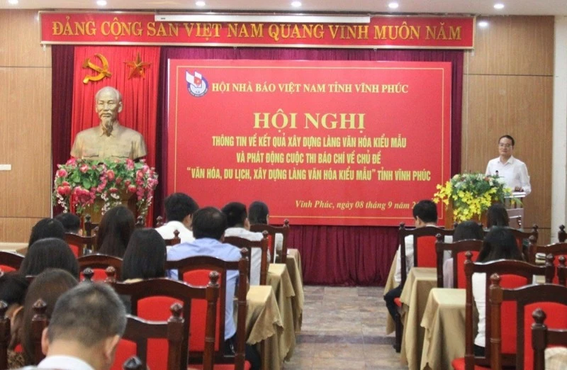 Chủ tịch Hội Nhà báo tỉnh Nguyễn Đình Bảng phát động cuộc thi.
