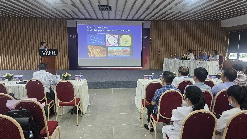 Chuyên gia Viện Tim mạch Việt Nam trình bày tại hội thảo.