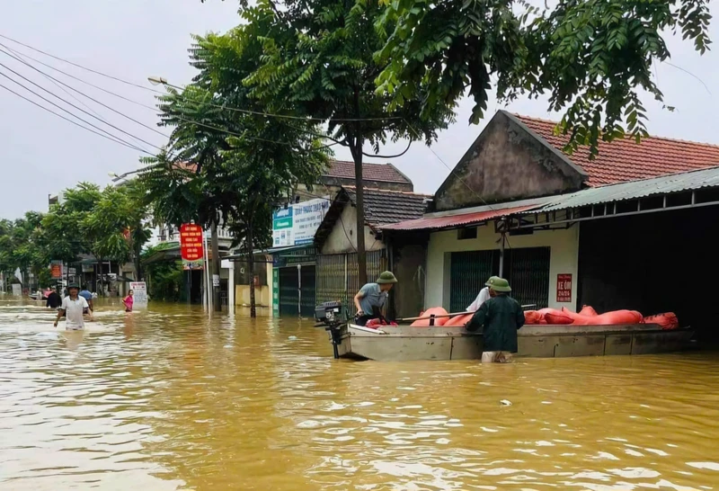 Xã Sơn Đông bị ngập úng nặng.