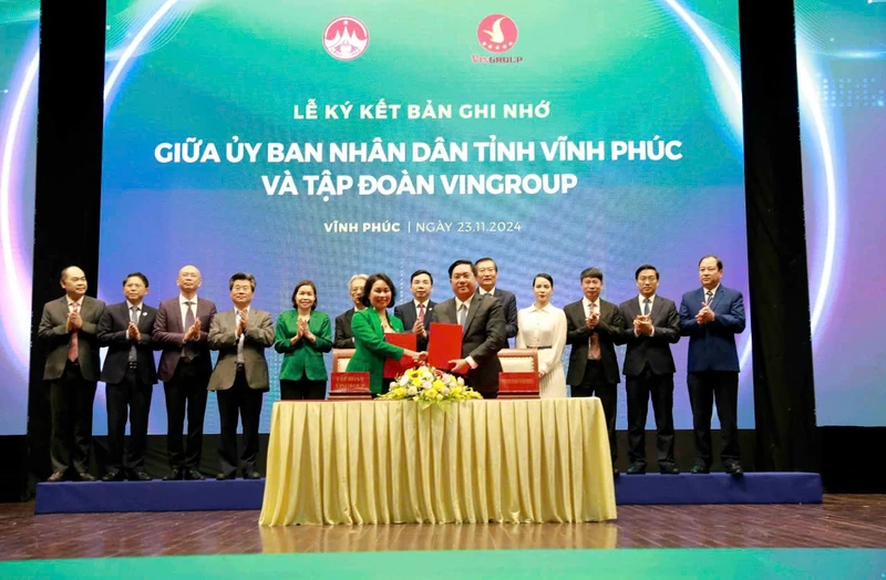 Lãnh đạo tỉnh Vĩnh Phúc và Tập đoàn Vingroup ký kết Bản ghi nhớ.