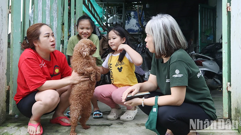 Khảo sát thực địa tại phường Hòa Khánh Nam (quận Liên Chiểu) về cách người dân cứu trợ động vật qua các đợt mưa, lũ.