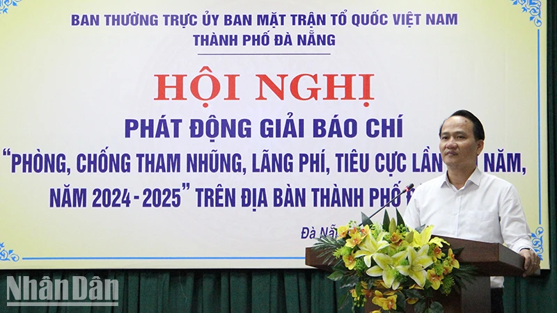 Phó Bí thư Thường trực Thành ủy Đà Nẵng Nguyễn Đình Vĩnh chỉ đạo tại hội nghị.